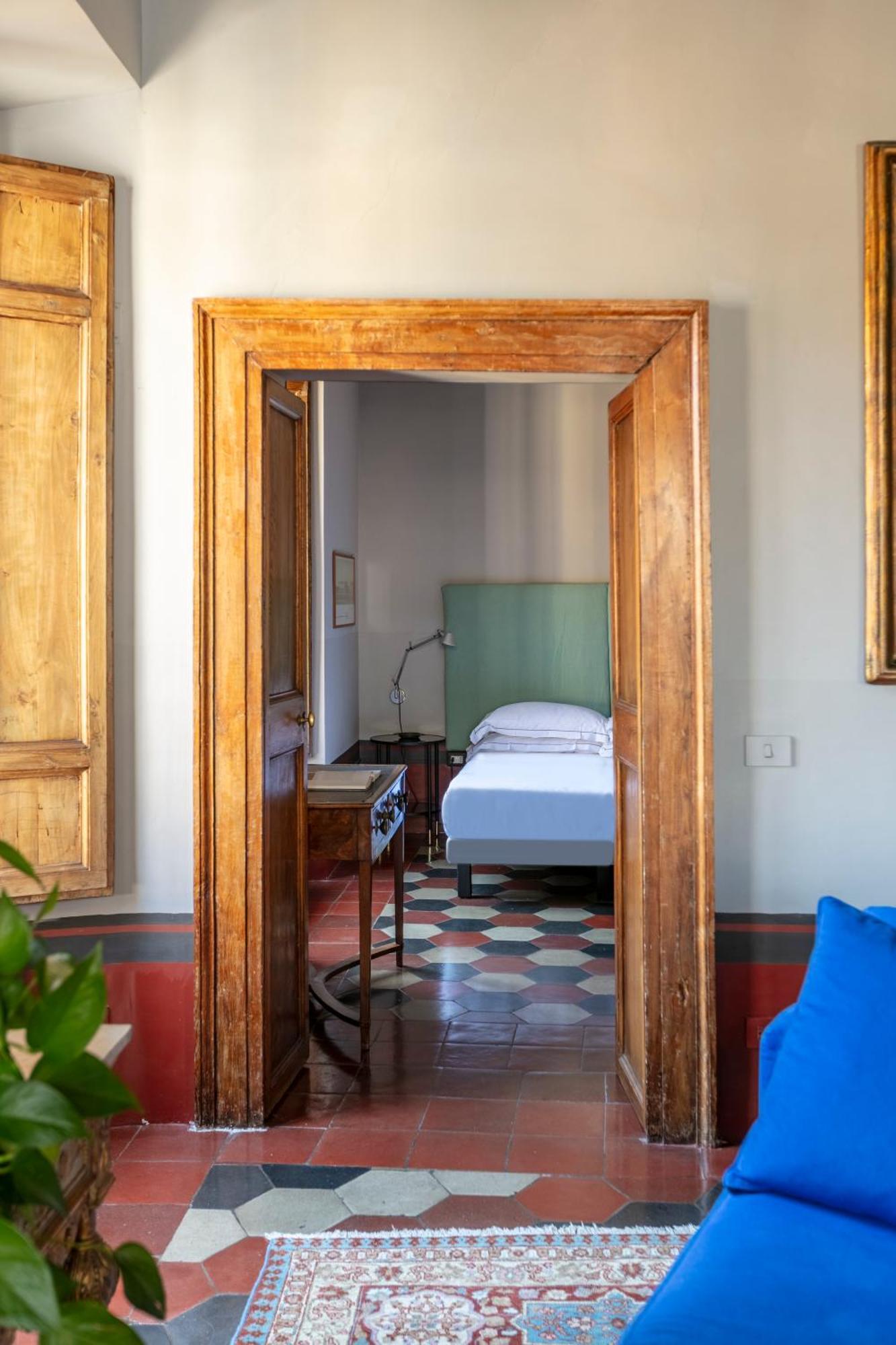 Romac Leone Apartment